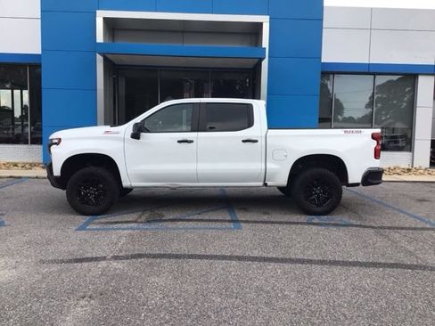 Used 2021 Chevrolet Silverado 1500 LT Trail Boss w/ Convenience Package II AWD/4WD image 3
