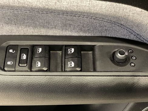 Used 2024 Jeep Compass Latitude image 16