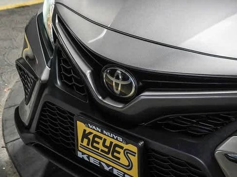 Used 2021 Toyota Camry SE image 8