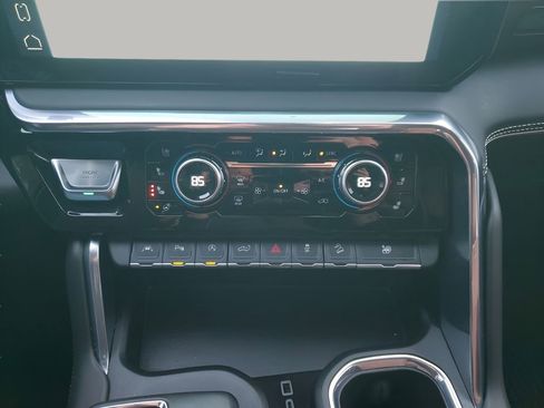 Used 2024 GMC Sierra 1500 Denali Ultimate image 40