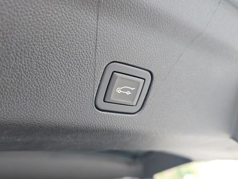 Used 2023 GMC Yukon SLT image 13