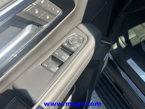 Used 2025 Chevrolet Tahoe High Country AWD/4WD image 19