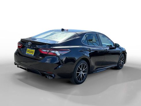 Used 2024 Toyota Camry SE FWD image 5