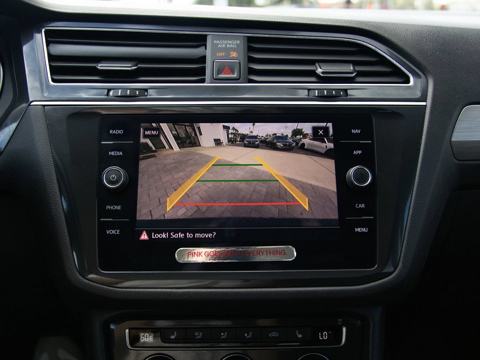 Used 2018 Volkswagen Tiguan SEL FWD image 32