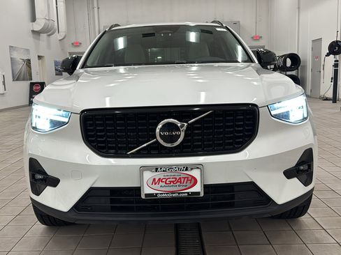 Certified 2023 Volvo XC40 B5 Plus w/ Climate Package image 10