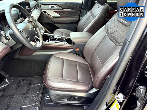 Used 2025 Ford Explorer Platinum w/ LUX Leather Package image 12