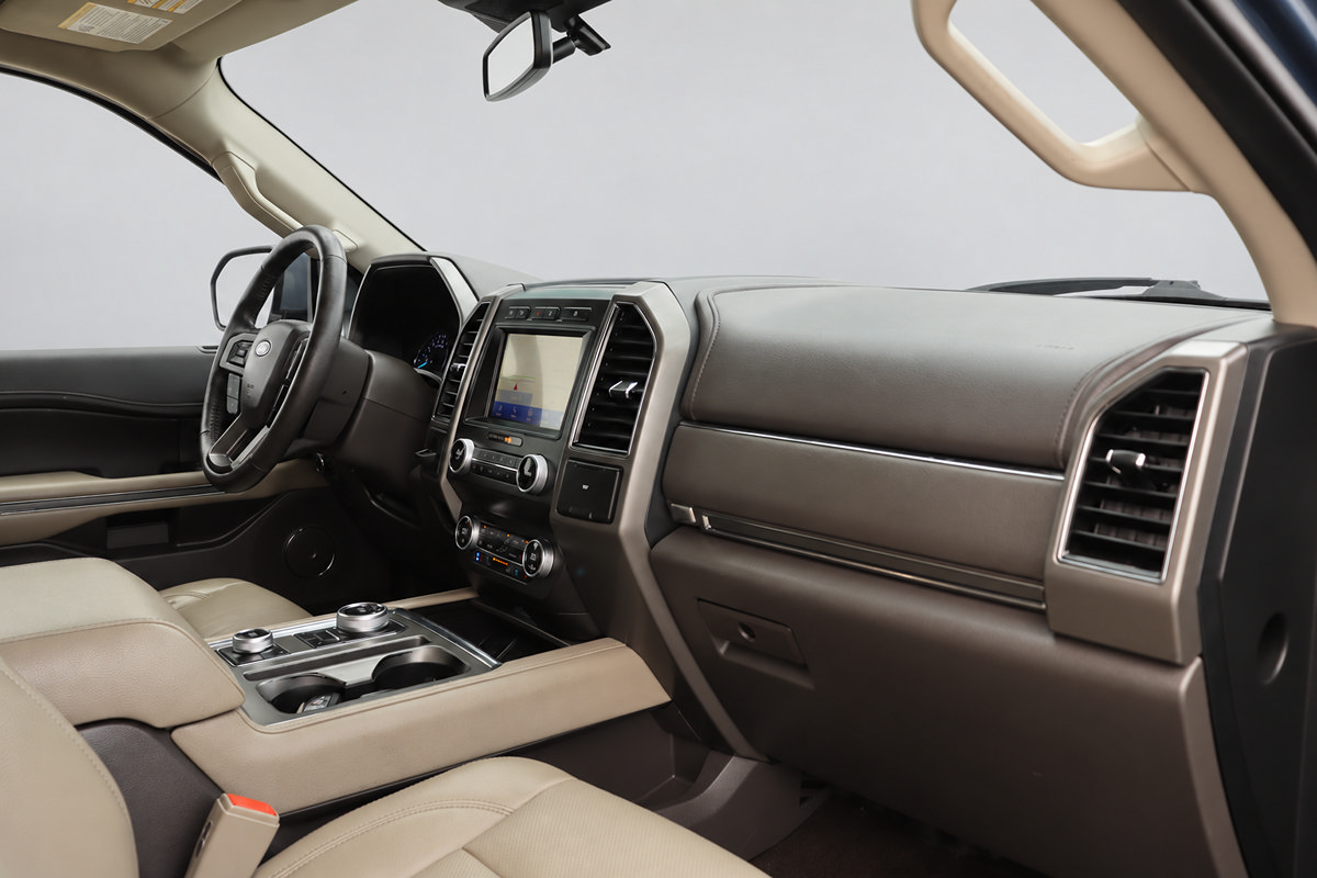 Used 2020 Ford Expedition XLT w/ Equipment Group 202A AWD/4WD image 25