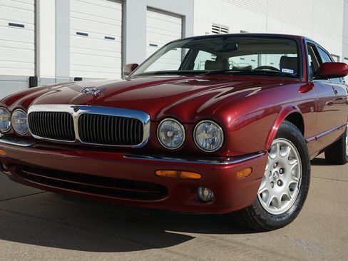 Used 1999 Jaguar XJ8 image 3