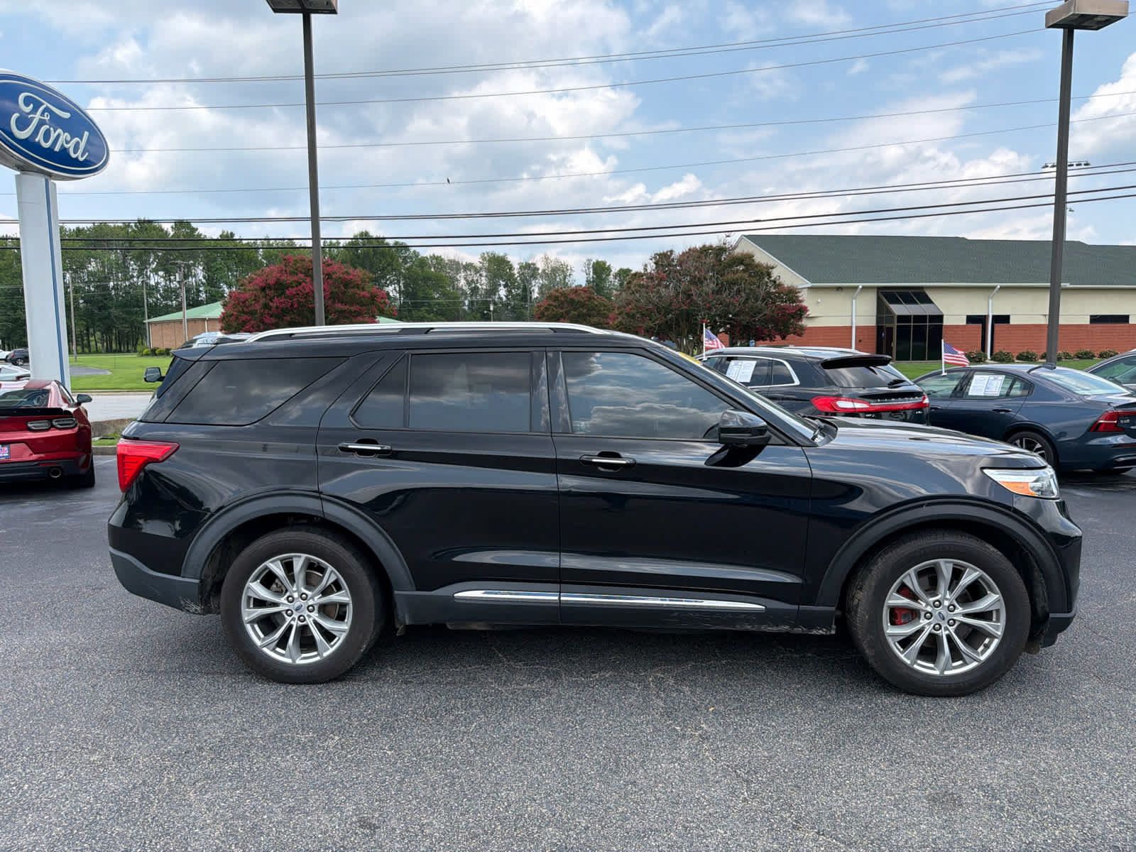 Used 2021 Ford Explorer Limited w/ Equipment Group 301A RWD image 2