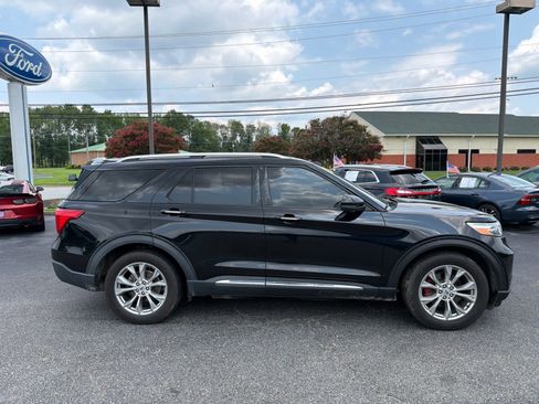 Used 2021 Ford Explorer Limited w/ Equipment Group 301A RWD image 2