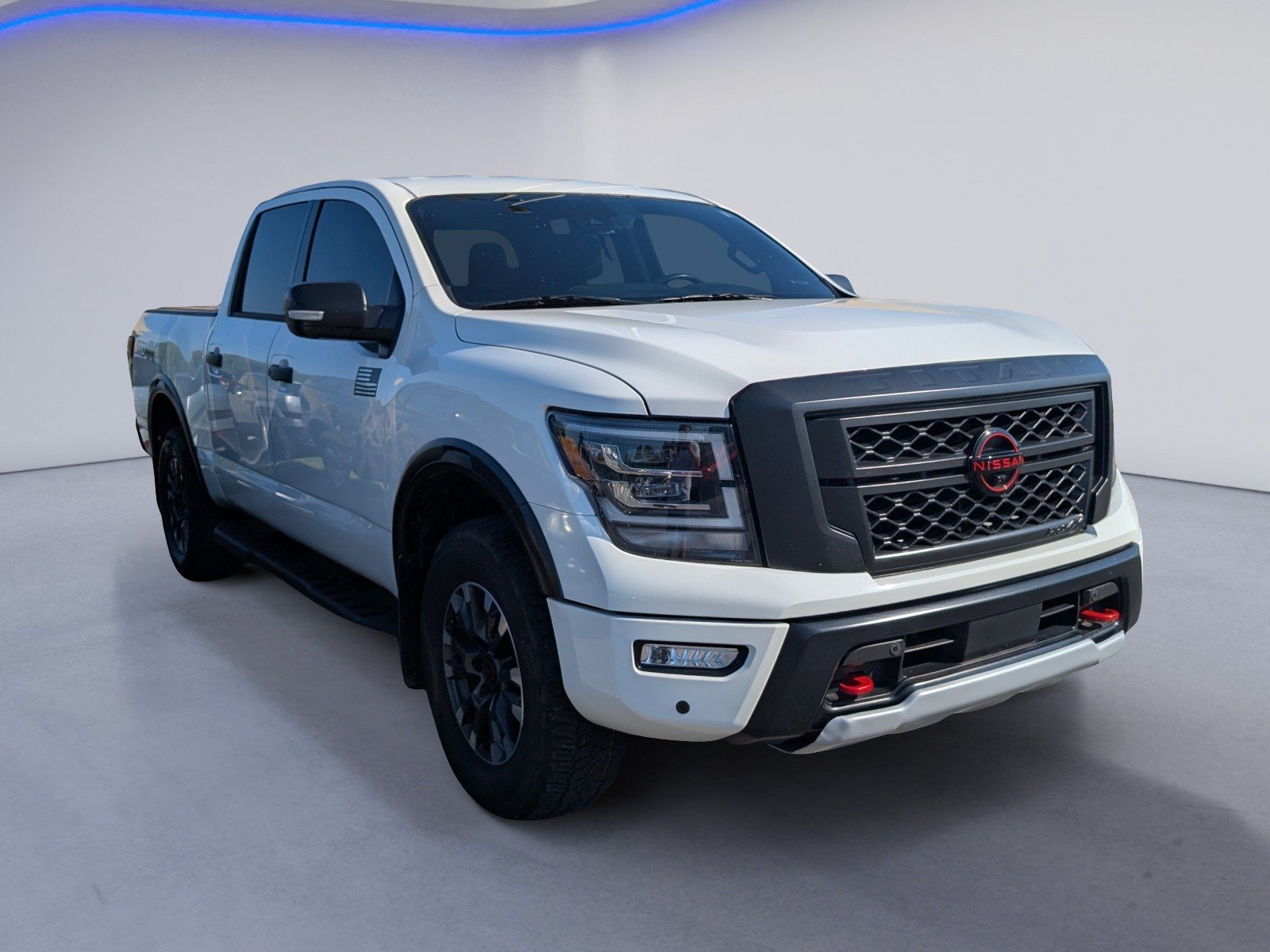 Used 2023 Nissan Titan PRO-4X w/ Pro-4x Convenience Package AWD/4WD image 5