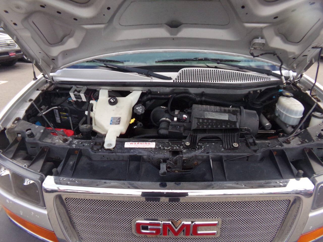 Used 2010 GMC Savana 1500 w/ Preferred Equipment Group RWD image 46