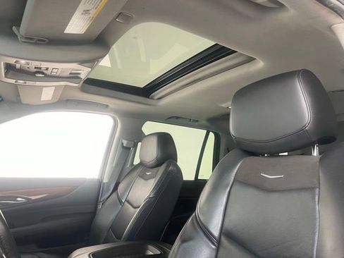 Used 2019 Cadillac Escalade Luxury AWD/4WD image 47