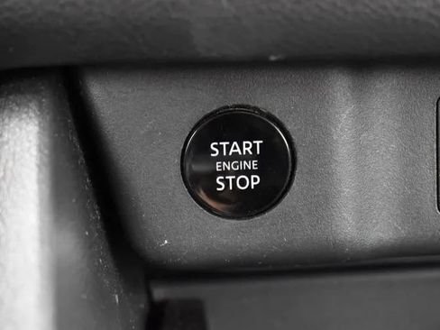 Used 2025 Nissan Rogue SV FWD image 29