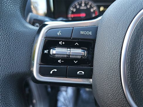 Used 2022 Kia Sorento LX image 21