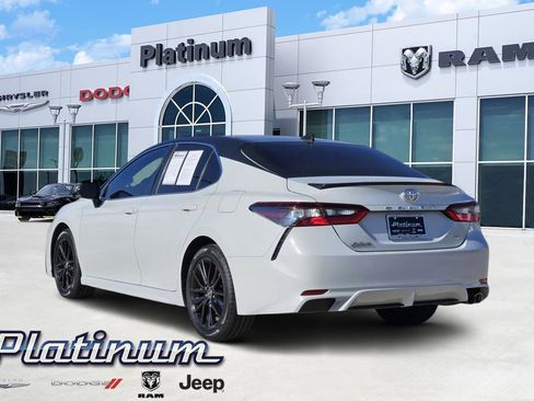 Used 2023 Toyota Camry SE image 5