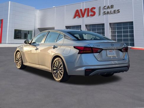 Used 2024 Nissan Altima 2.5 SV image 3