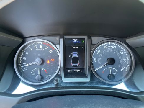 Used 2020 Toyota Tacoma TRD Sport AWD/4WD image 19