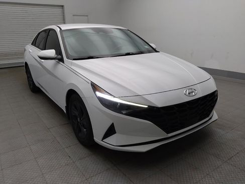 Used 2022 Hyundai Elantra SEL w/ Convenience Package FWD image 13