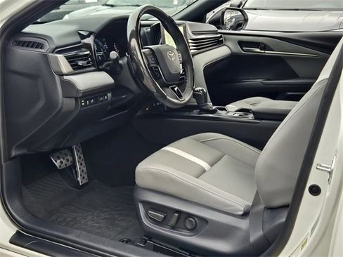 Used 2025 Toyota Camry SE w/ Convenience Package image 14