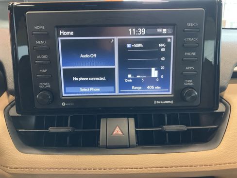 Used 2022 Toyota RAV4 LE image 18