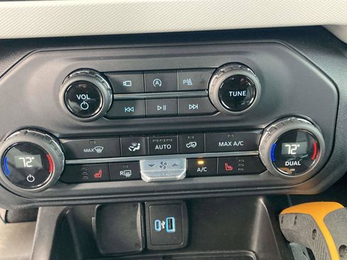 Used 2023 Ford Bronco Badlands image 25