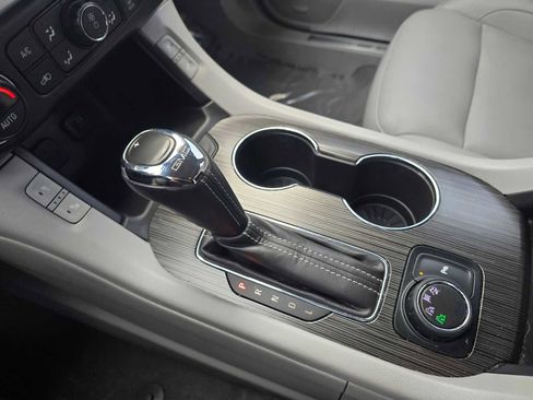 Used 2019 GMC Acadia SLT image 32