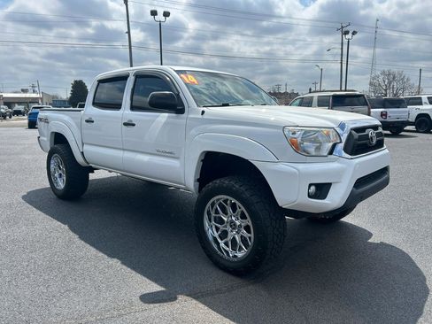 Used 2014 Toyota Tacoma PreRunner w/ TRD Off-Road Package image 3
