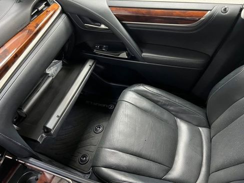 Used 2016 Lexus LX 570 4WD w/ Luxury Package image 39