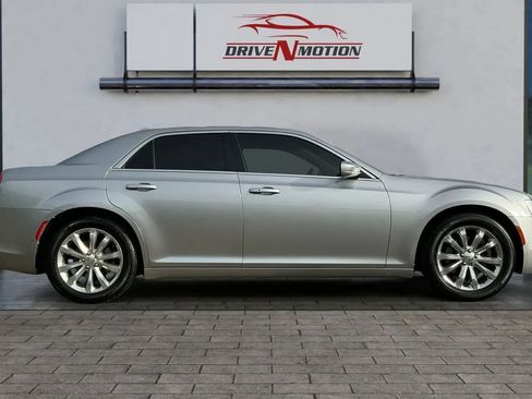 Used 2017 Chrysler 300 Limited image 2