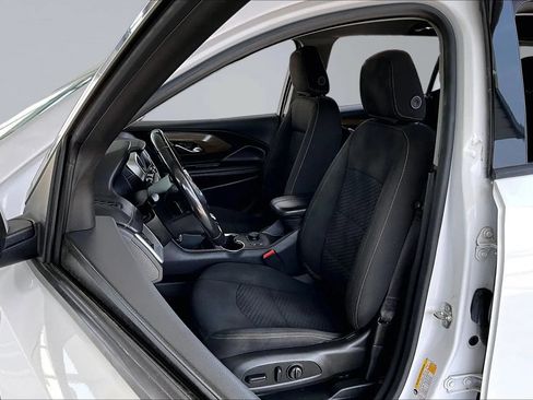 Used 2019 GMC Terrain SLE w/ Driver Convenience Package AWD/4WD image 18