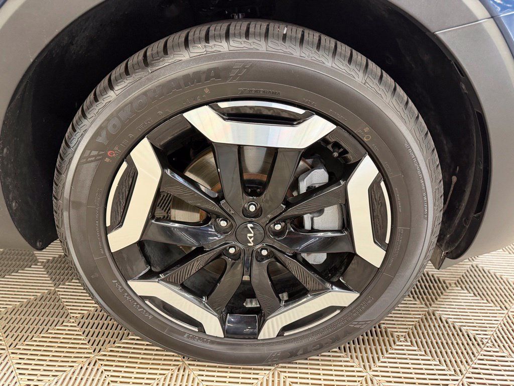 Used 2023 Kia Telluride EX w/ EX Captain's Chair Package AWD/4WD image 9