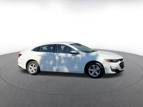 Used 2024 Chevrolet Malibu LT image 2
