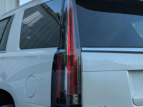 Used 2016 Cadillac Escalade Premium image 9