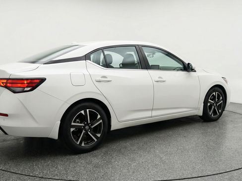 Used 2025 Nissan Sentra SV image 9