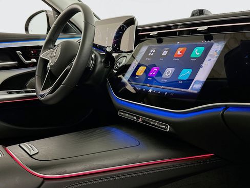 Used 2025 Mercedes-Benz E 450 E 450 Superscreen 4MATIC w/ MBUS Superscreen Package image 28