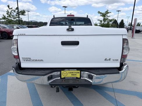 Used 2011 Toyota Tacoma 4x4 Access Cab V6 w/ TRD Off-Road Pkg image 8