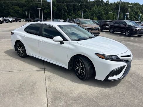 Used 2023 Toyota Camry SE FWD image 9
