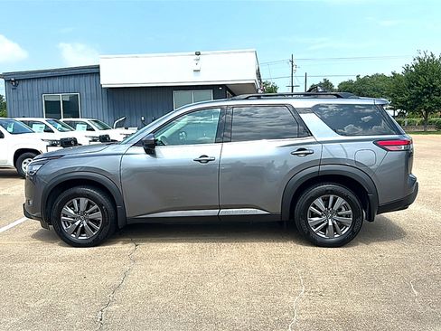 Used 2025 Nissan Pathfinder SV FWD image 5