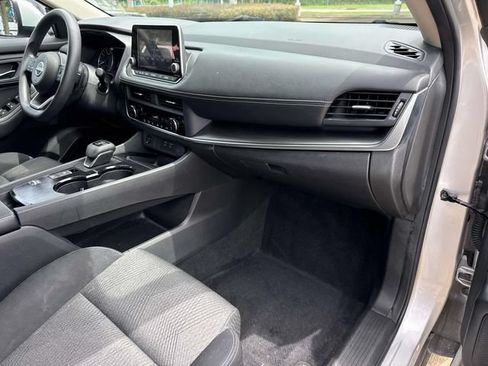 Used 2024 Nissan Rogue SV FWD image 18