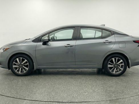 Used 2025 Nissan Versa SV image 5