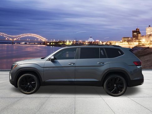 Used 2024 Volkswagen Atlas SE FWD image 2