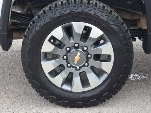 Used 2025 Chevrolet Silverado 2500 Custom w/ Custom Value Package image 11