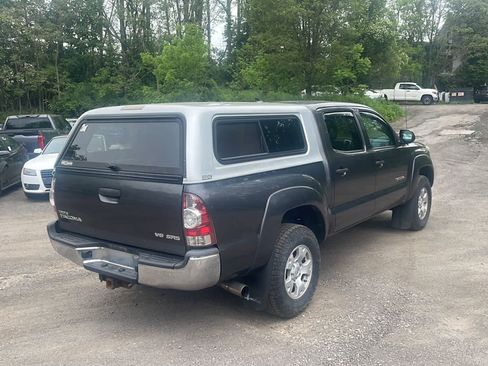 Used 2015 Toyota Tacoma 4x4 Double Cab w/ SR5 Package image 8