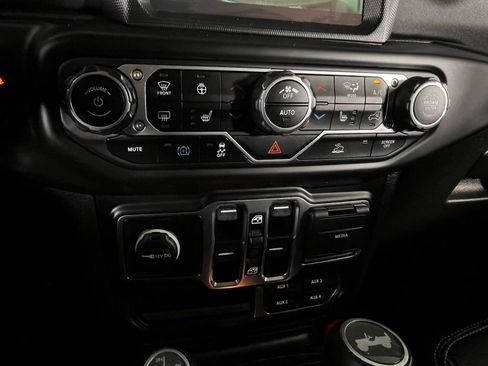 Used 2023 Jeep Wrangler Unlimited Sahara w/ Cold Weather Group image 16