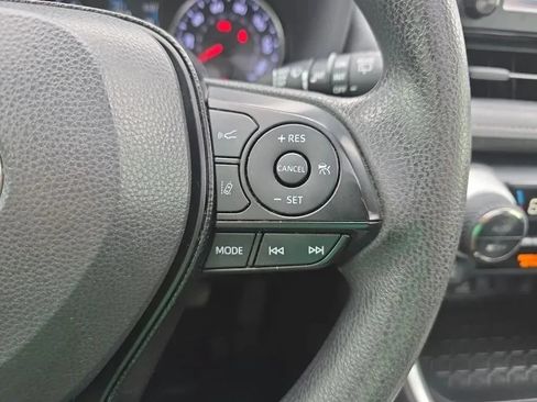 Used 2019 Toyota RAV4 XLE FWD image 21