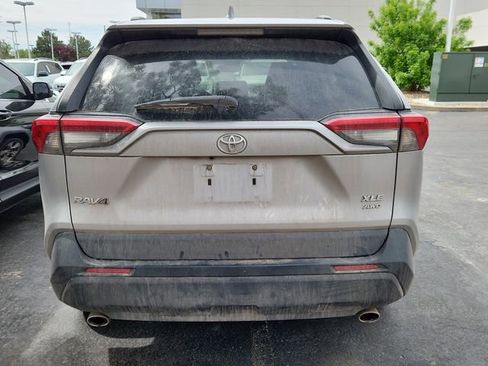 Used 2020 Toyota RAV4 XLE AWD/4WD image 4