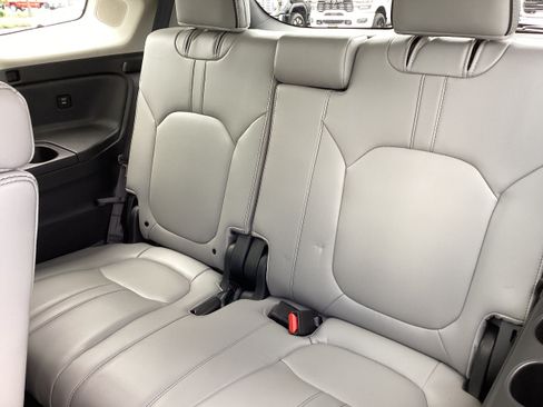 Used 2025 Honda Pilot Elite image 14