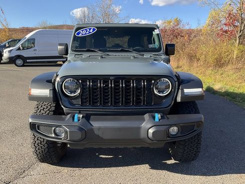 Used 2024 Jeep Wrangler Unlimited image 23
