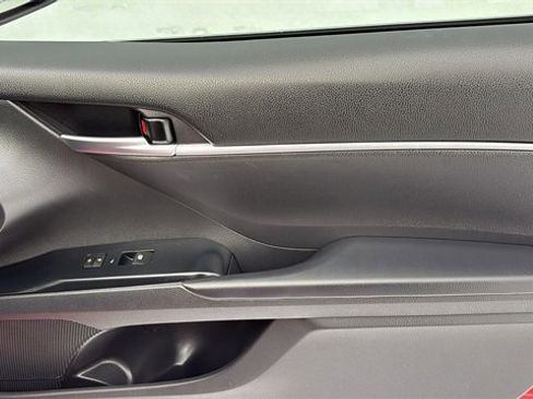 Used 2019 Toyota Camry SE image 32
